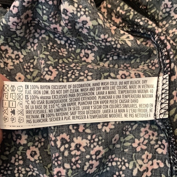 Forever 21 Black Floral Long Sleeved Romper- NWT - Picture 13 of 13